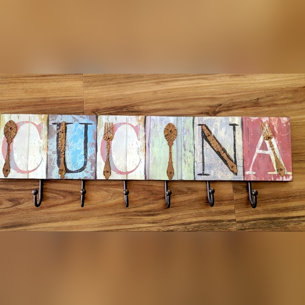Rustic Wood Cucina Sign for Home Wall Decor with Hooks